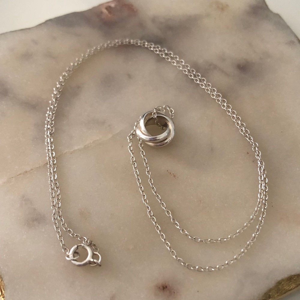 Dainty Silver Necklace with Intertwined Circles
